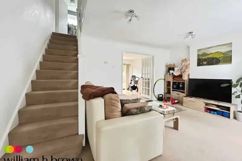 Three Bedroom House in Stoke Park - Zero Deposit Guarantee Available
