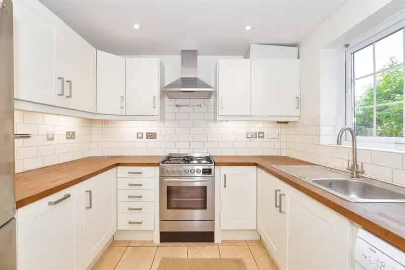 3 Bedroom End Terrace House Arundel Chain Free Garage Parking