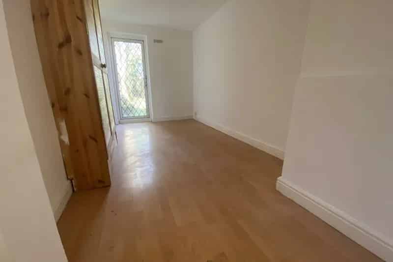 Three Four Bedroom House Bishops Rise Zero Deposit Garden Available Now