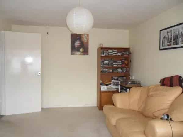 Newly Decorated One Bed Apartment with All Bills Included Near Shops and Transport