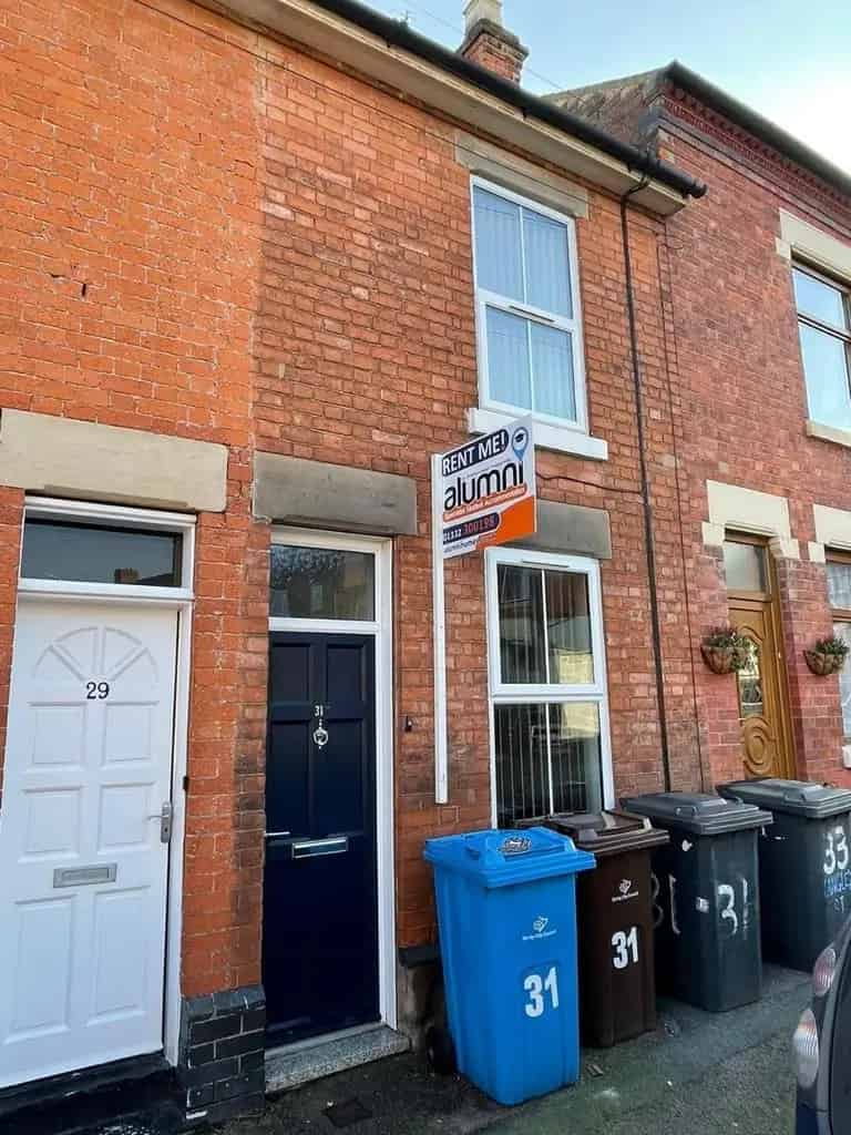 2 Bedroom Terraced House To Rent