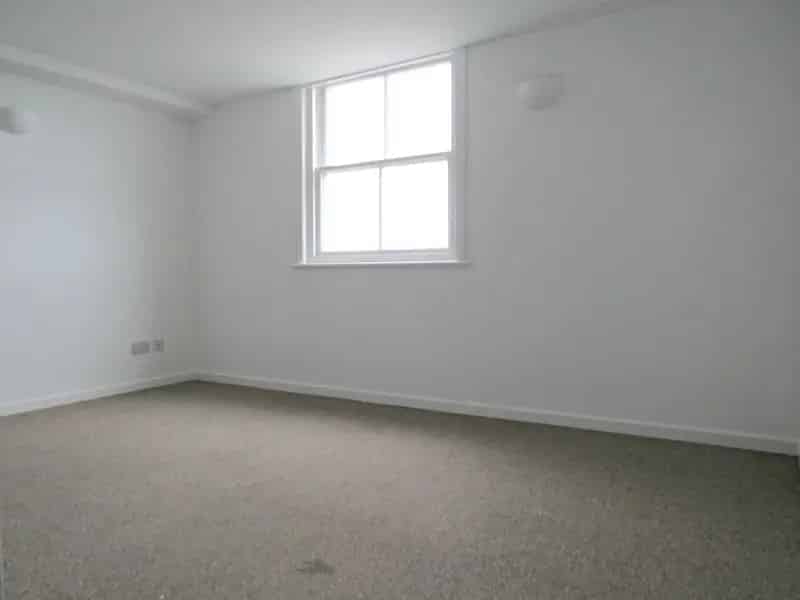 0 Bedroom Apartment House to Rent Near Brighton Station