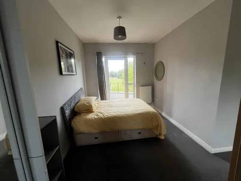 1 Bedroom House Share 2 Bathrooms Furnished Zero Deposit Available