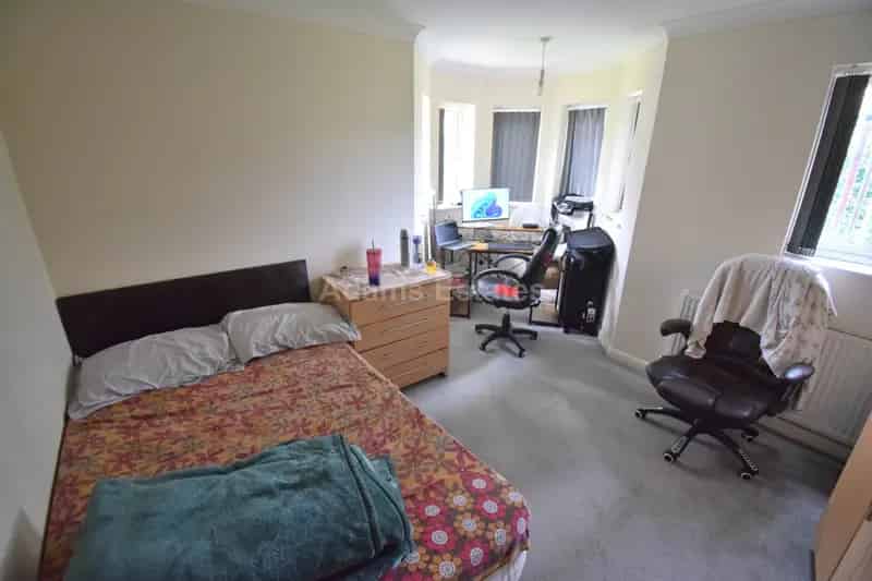 2 Bedroom Flat to Rent Near Palmer Park Reading