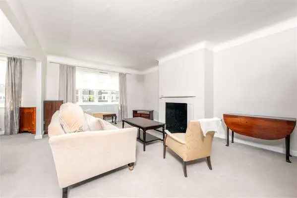 Spacious 3-Bed Apartment in Iconic 1930s Mansion Block