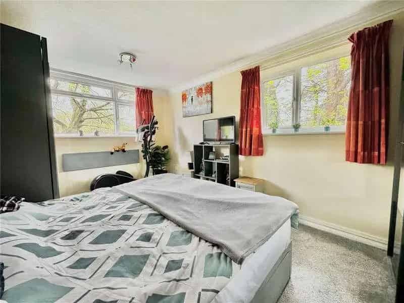 2 Bed Flat for Sale with Garage and Balcony