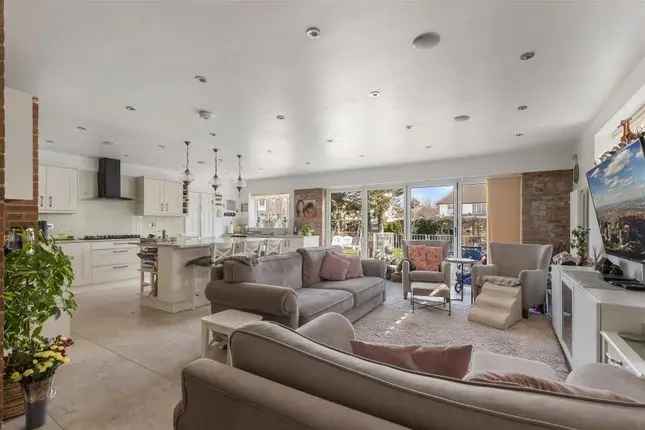 7 Bedroom Detached House for Sale in London NW2