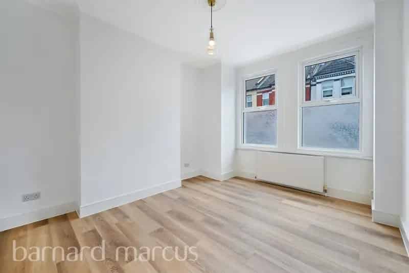 Charming 2-Bedroom Flat on Leverson Street
