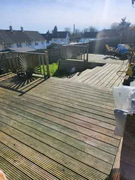 2 Bed End Terrace Bungalow with Huge Garden and Parking