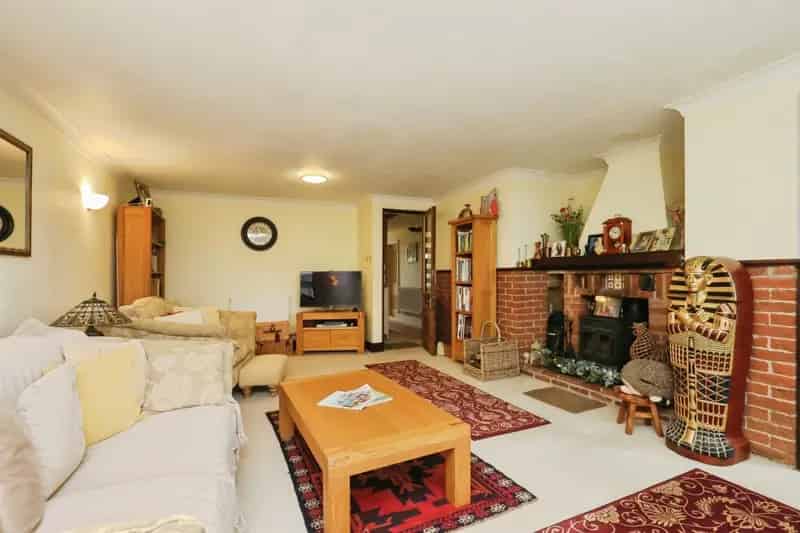 4 Bedroom Detached Chalet Bungalow with Cart Lodge