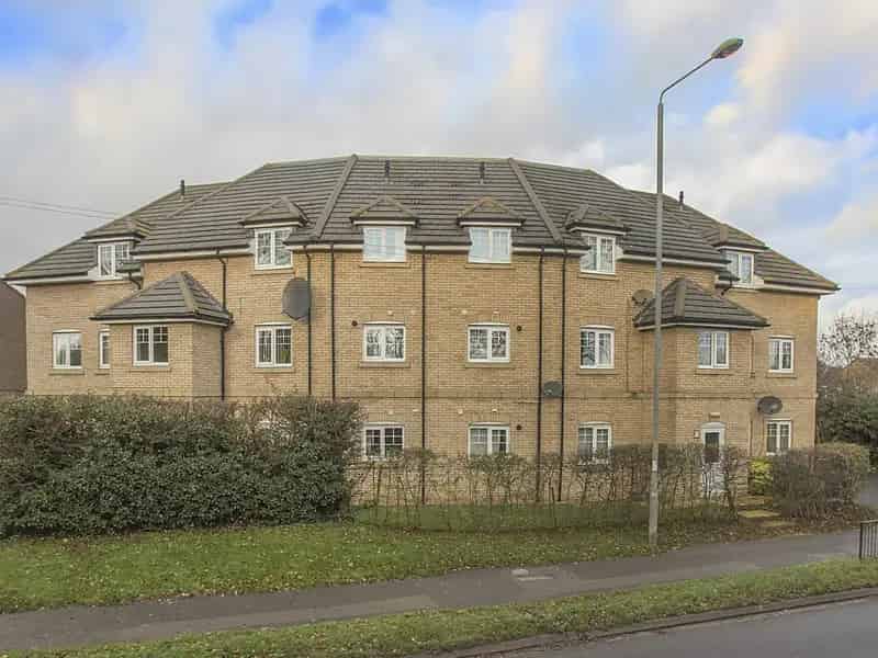 Two Bedroom Flat Near Town Centre Connolly House