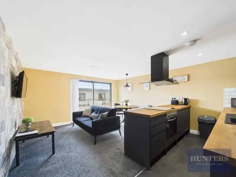 1 Bedroom Penthouse Apartment near Gloucester Quays
