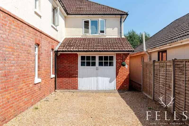 4 Bed Detached House for Sale