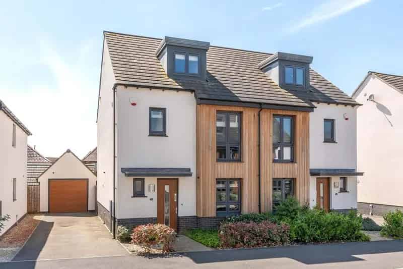 4 Bedroom Semi-Detached House for Sale