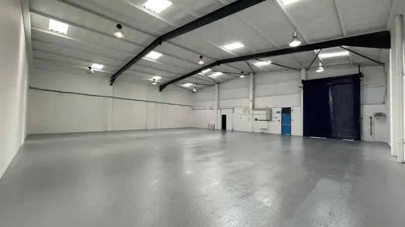 Warehouse Unit To Let Luton 5.65m Eaves Height Secure Yard