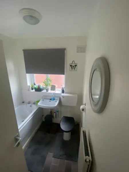 Flat For Rent in Guildford, England