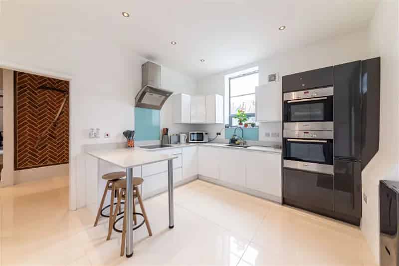 3 Bedroom Barn Conversion for Rent Stevenage