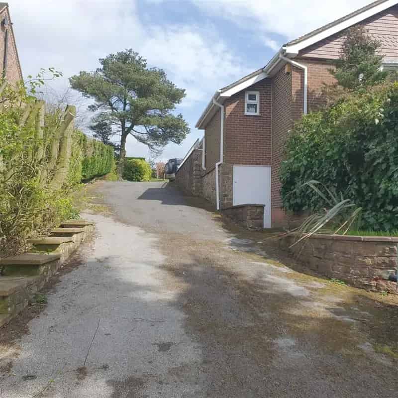 Impressive Bungalow on 37 Acres with Paddock - Four Bedrooms, Three Bathrooms