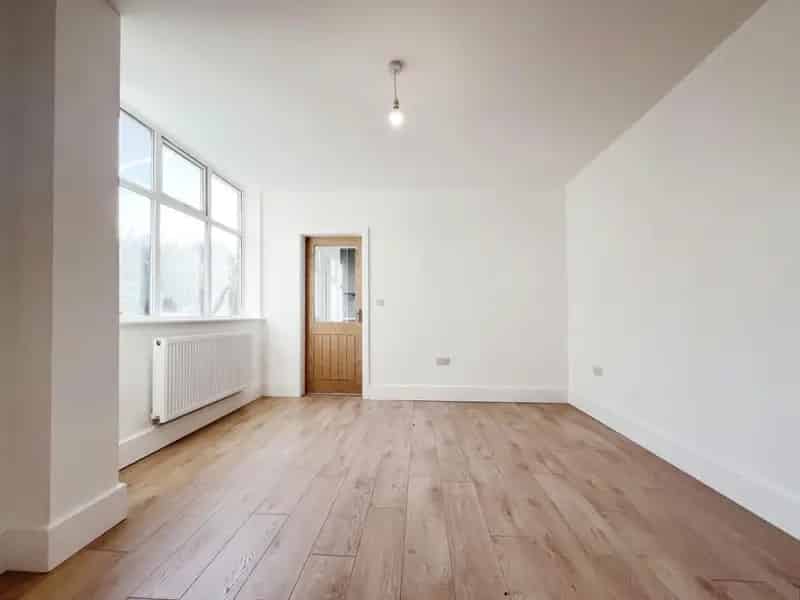 3 Bedroom Semi-Detached House For Sale in Pennington