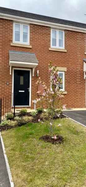 2 Bedroom House Large Garden Near Town Centre