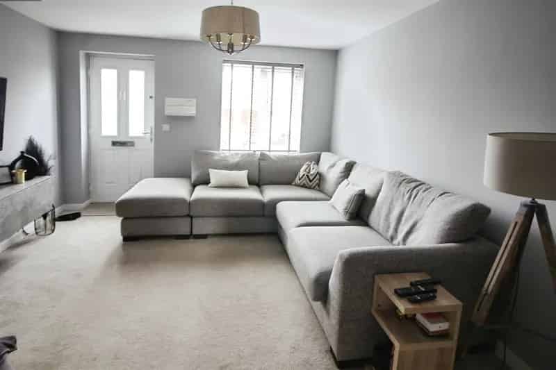 3 Bedroom Townhouse to Rent Part Furnished Near M1 M62 A1