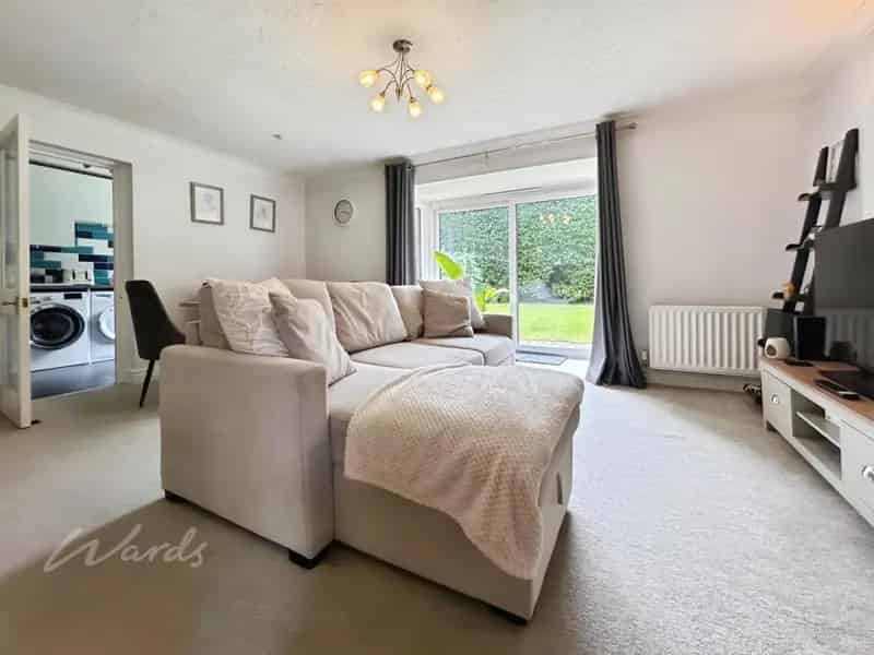 2 Bedroom Ground Floor Flat to Rent - No Deposit