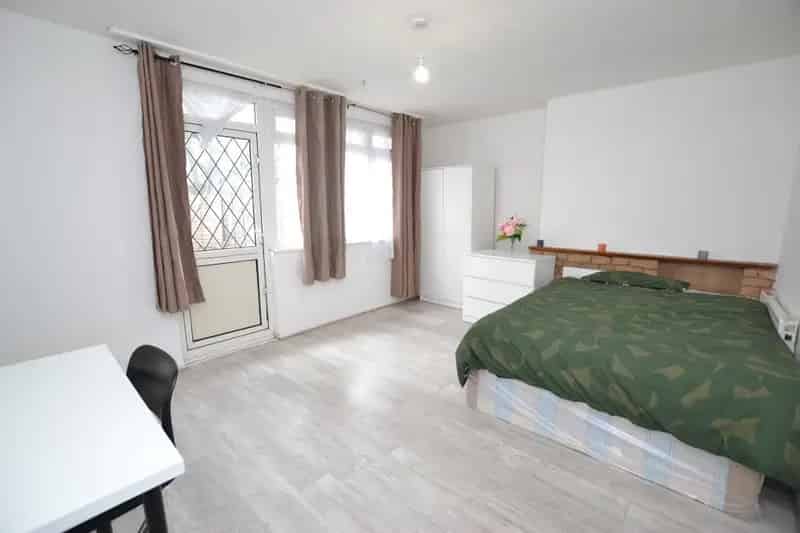 4 Bedroom Maisonette House to Rent Stepney Green E1