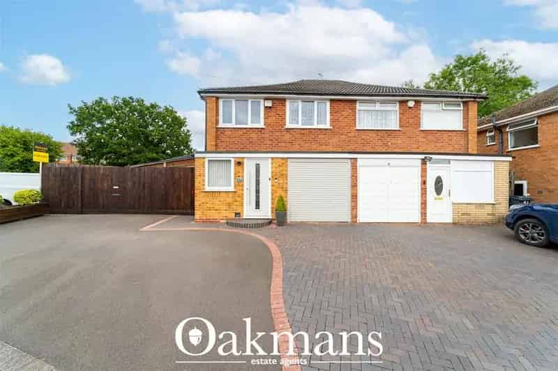 3 Bedroom Semi-Detached House for Sale in Birmingham