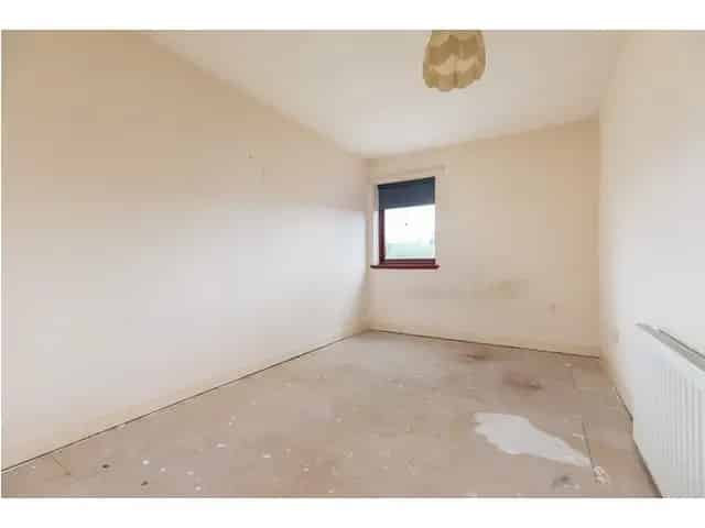 1 Bedroom Flat for Sale Near Queen's Park