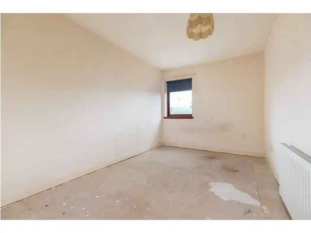 1 Bedroom Flat for Sale Near Queen's Park