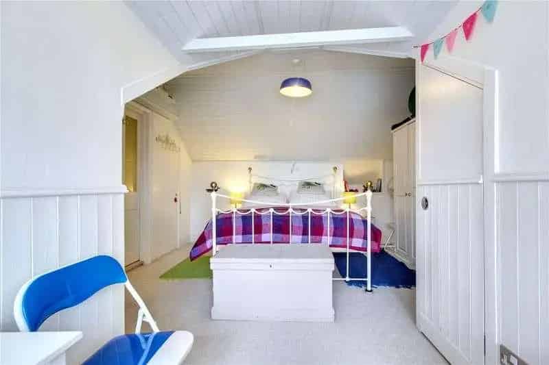 2 Bed Sea View Flat for Sale Near High Street