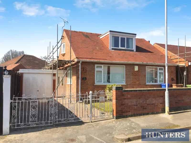 2 Bedroom House Near Beach For Sale