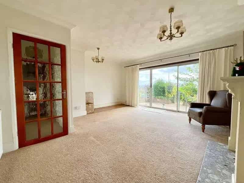 3 Bed House for Sale in Caerleon with Garden and Garage