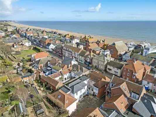 Aldeburgh Cottage for Sale High Street Garage Parking 3 Bedrooms