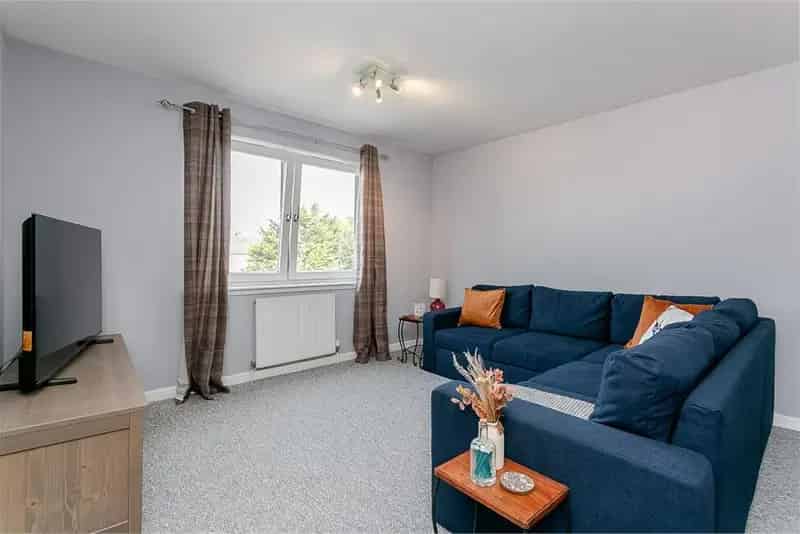 2 Bed Flat Slateford Edinburgh Modern Factored Development