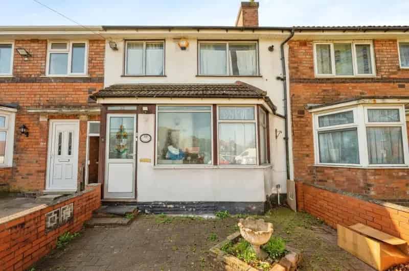Three Bedroom Mid Terraced House Extended Kitchen and Garden