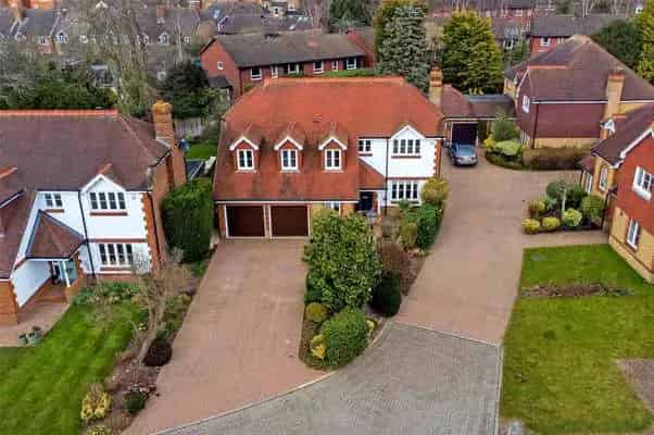 Beautiful Detached Family Home Windsor Town Centre