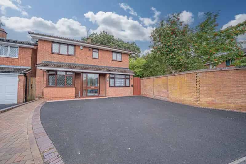 4 Bedroom Detached House for Sale in Solihull