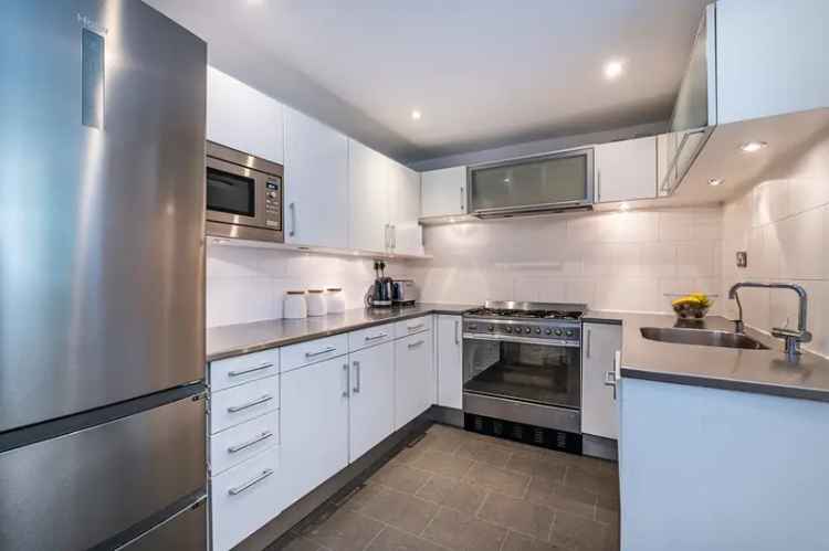 3 bedroom flat for sale