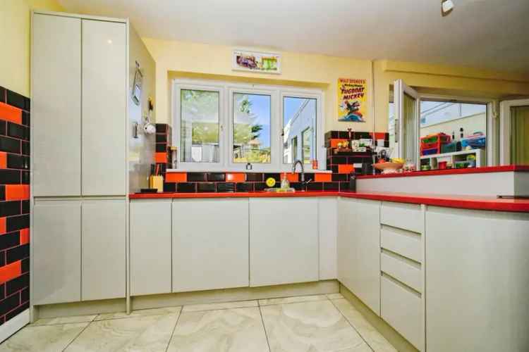 Three Bedroom Semi Detached Family Home Near Shops and Schools