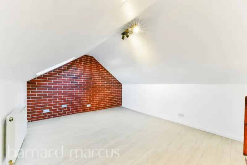 Three Four Bedroom Family Home Mitcham Near Station