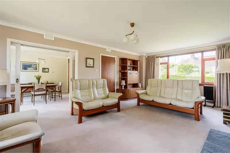 5 Bed Detached House with 2 Reception Rooms and Garden
