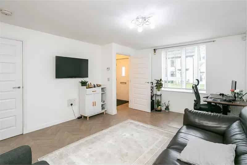 3 Bed End Terrace House South Gyle Modern Kitchen Parking