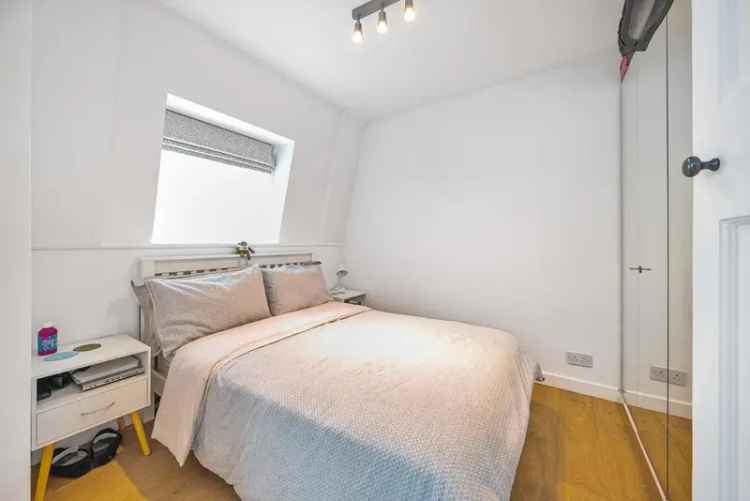 Flat For Sale in London, England