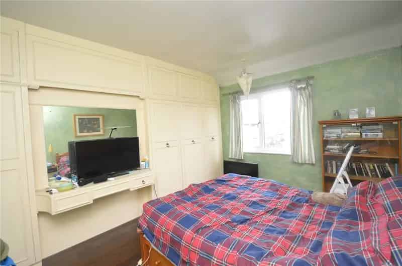 Spacious 3-Bed Semi-Detached Home with Driveway Garage Near M62 M1