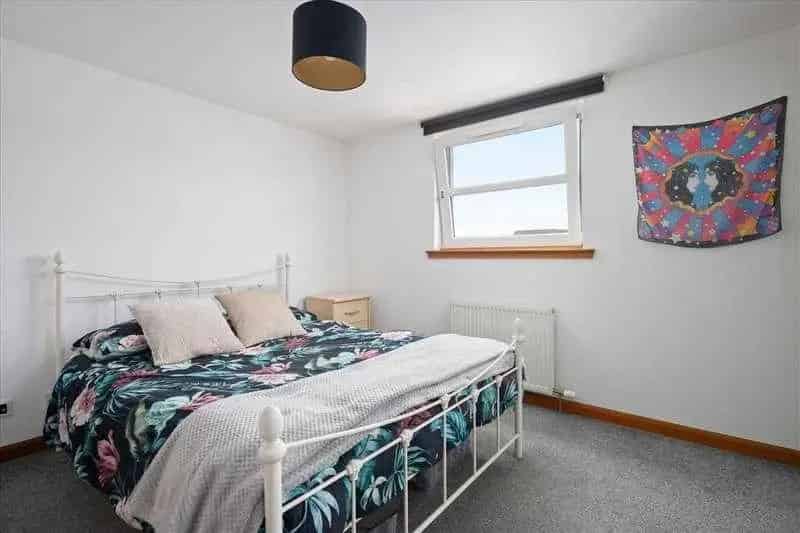 2 Bed Flat for Sale - First Floor Turn-Key Property