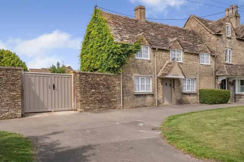 3 Bedroom House For Sale Cotswolds