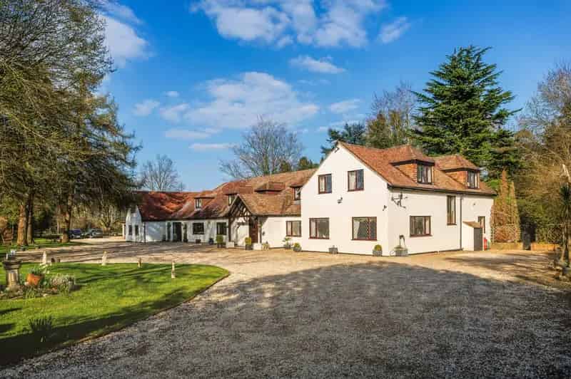 7 Bedroom Detached House For Sale in Chiltern Hills