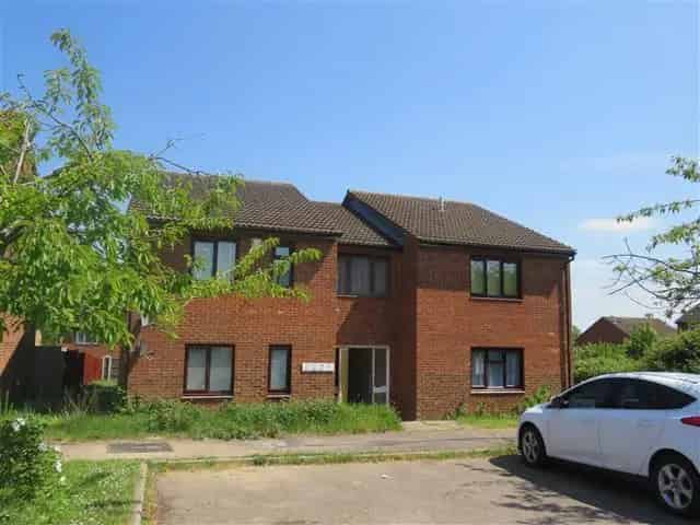 Studio Flat with Parking and Communal Gardens Two Mile Ash