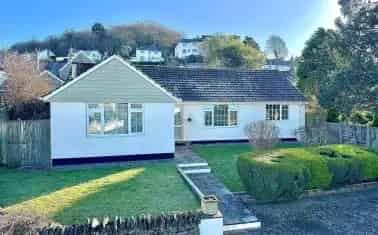 Spacious Detached House in Braunton Village